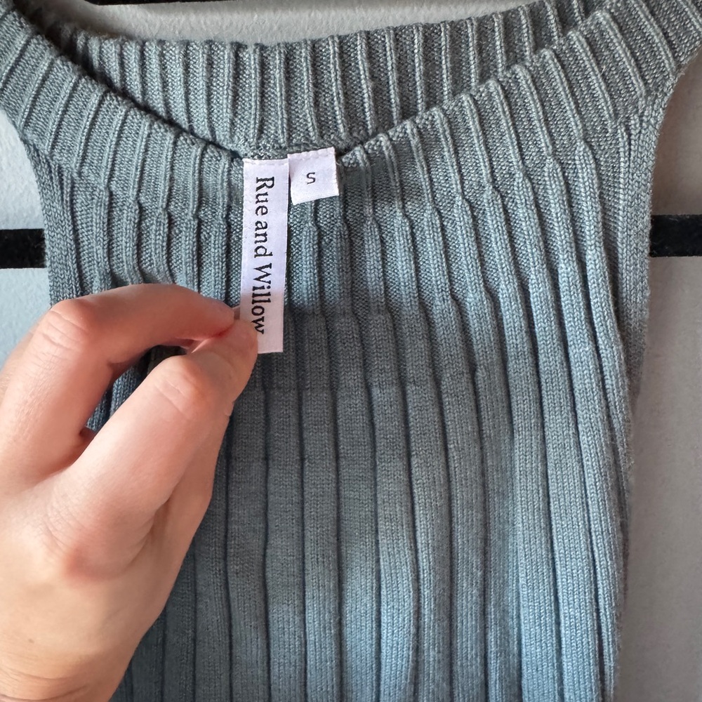 Two Knit Tanks - Picture 4 of 5